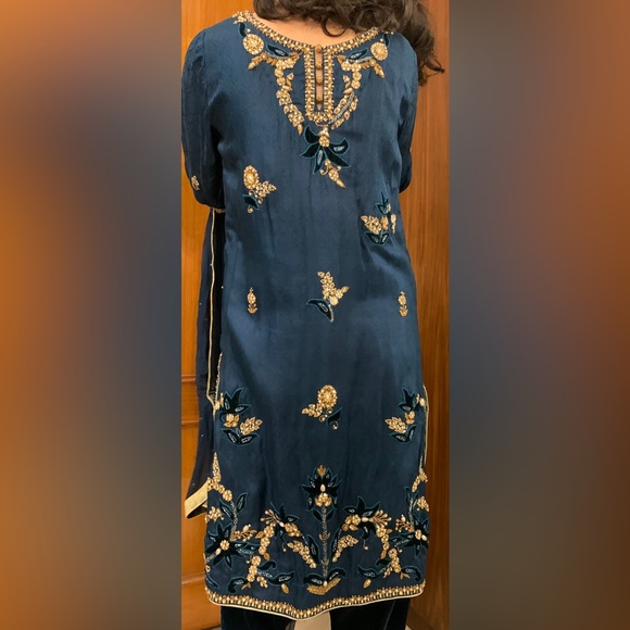 Brand new Indian Pakistan 3 piece pure silk and velvet party and wedding wear - Picture 2 of 4